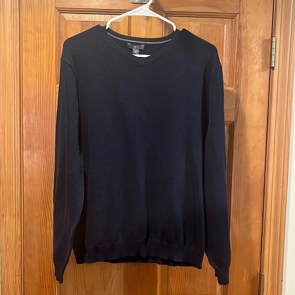 APT.9 men’s vneck navy blue sweater size large .